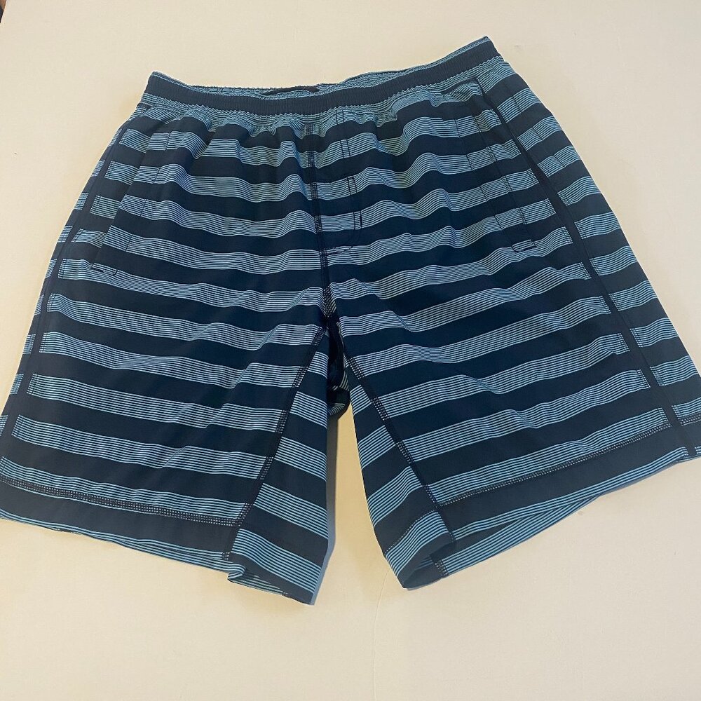 LuLulemon men's size M*** blue striped active athletic gym shorts with liner